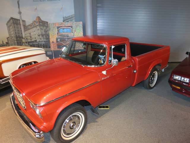 Studebaker también probó suerte con los pick up.